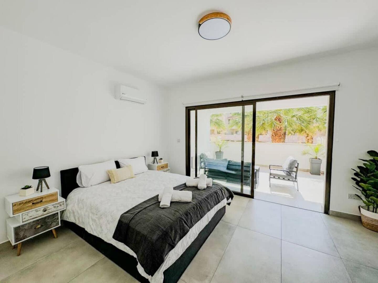 Queens Gardens Paradise Vip, Pool, Mall, Sea Paphos Luaran gambar