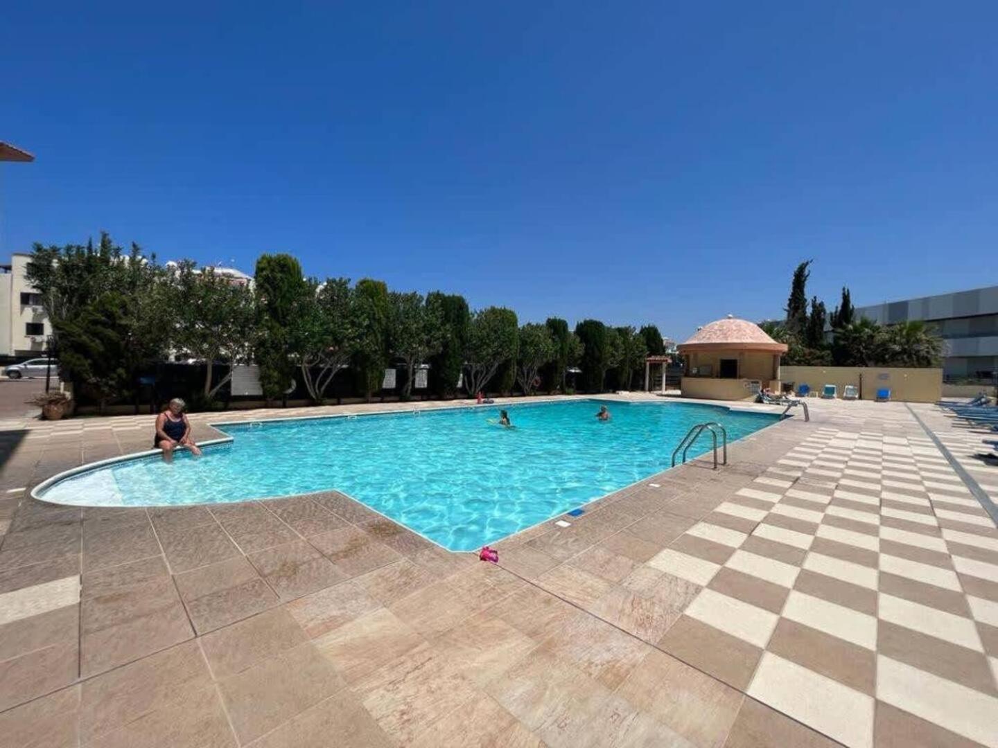 Queens Gardens Paradise Vip, Pool, Mall, Sea Paphos Luaran gambar