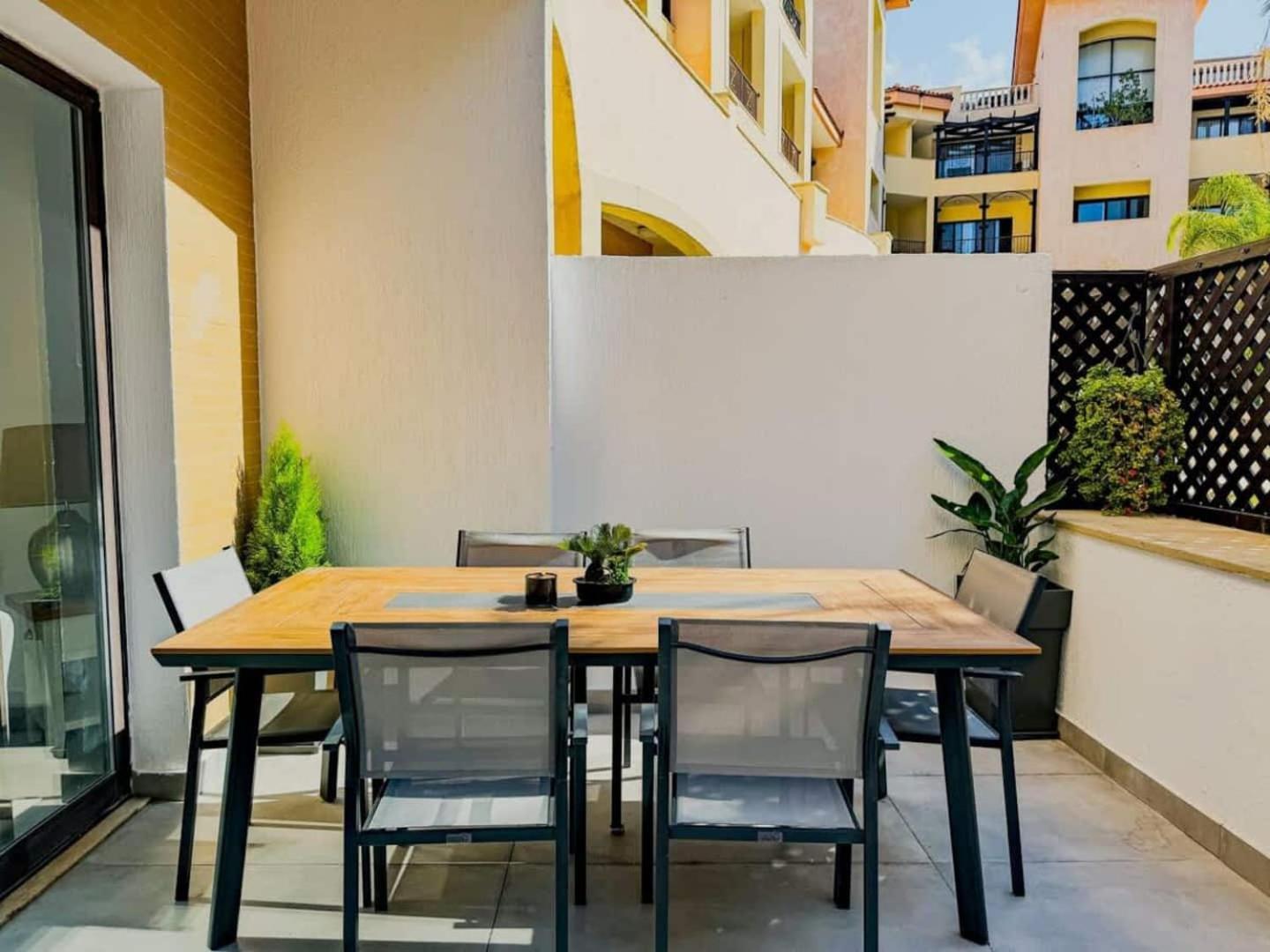 Queens Gardens Paradise Vip, Pool, Mall, Sea Paphos Luaran gambar