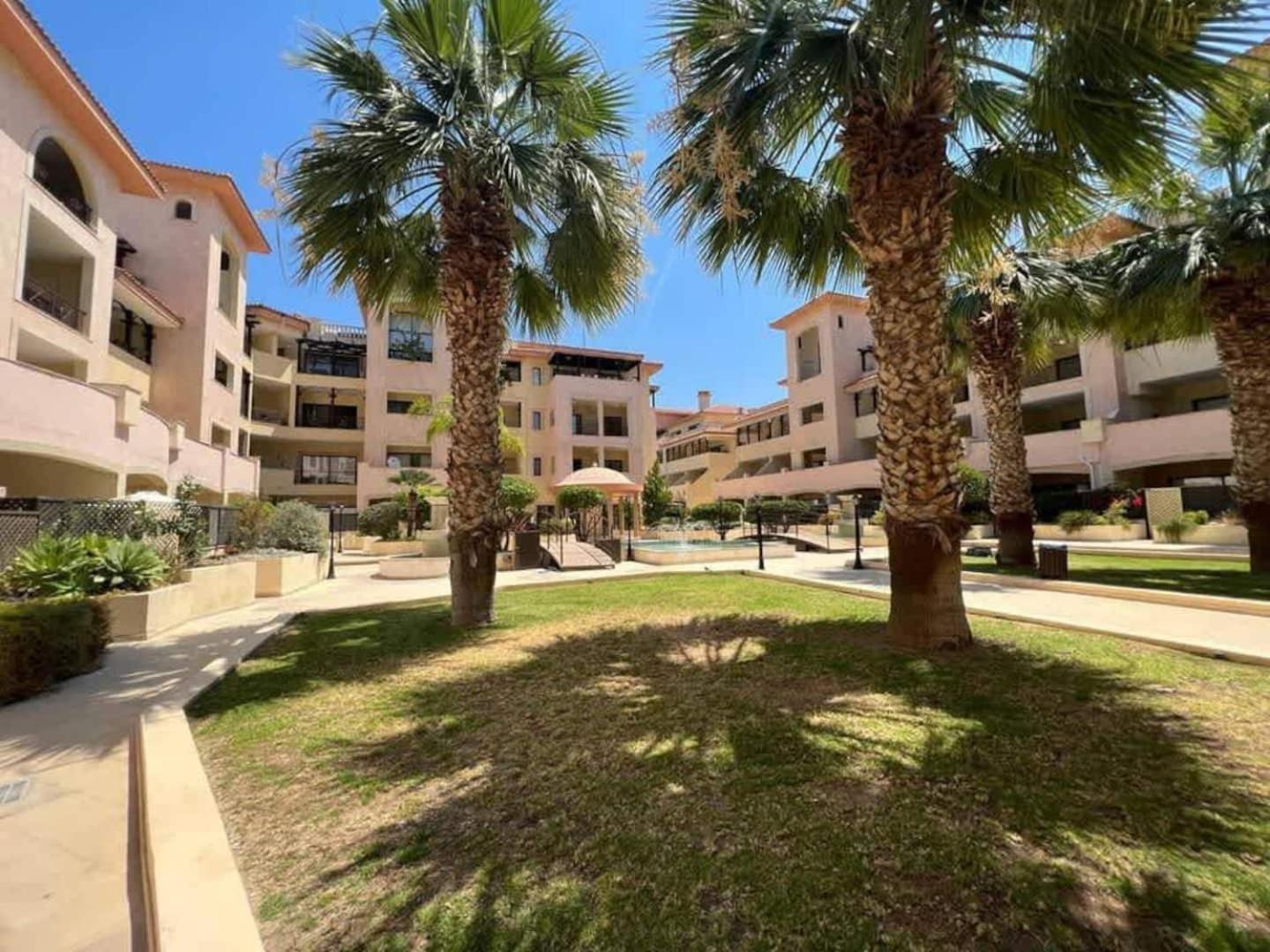 Queens Gardens Paradise Vip, Pool, Mall, Sea Paphos Luaran gambar